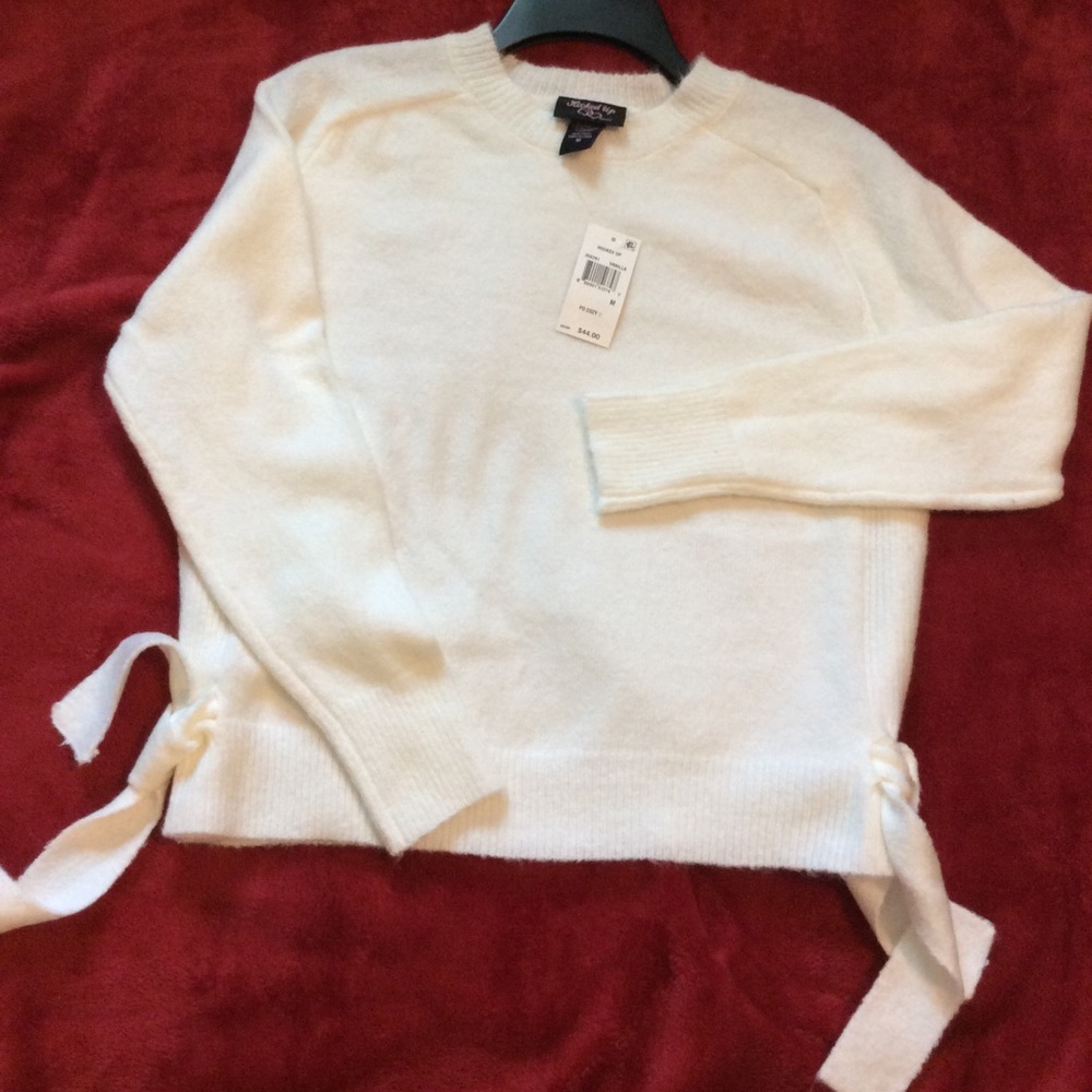 Juniors Size M Sweater Vanilla